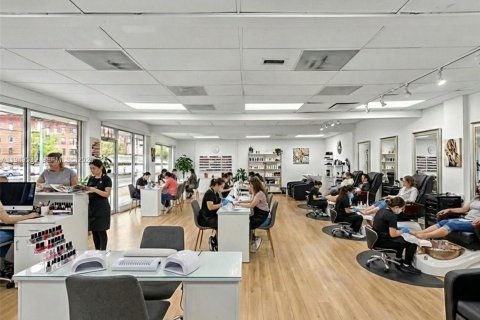 Commercial property in Miami, Florida № 2006135 - photo 20