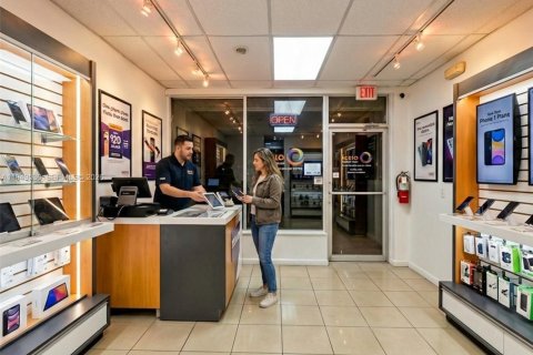 Commercial property in Miami, Florida № 2006135 - photo 5