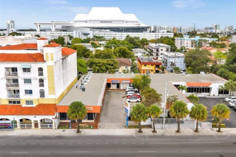 Commercial property in Miami, Florida № 2006135 - photo 28