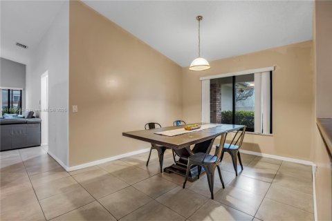House in Pembroke Pines, Florida 3 bedrooms, 219.71 sq.m. № 1879031 - photo 9