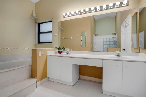 House in Pembroke Pines, Florida 3 bedrooms, 219.71 sq.m. № 1879031 - photo 23