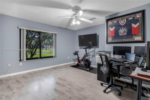 House in Pembroke Pines, Florida 3 bedrooms, 219.71 sq.m. № 1879031 - photo 20