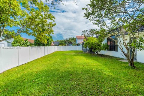 House in Pembroke Pines, Florida 3 bedrooms, 219.71 sq.m. № 1879031 - photo 30