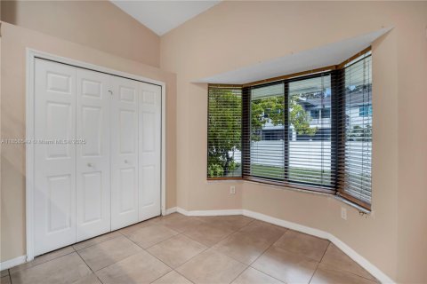 House in Pembroke Pines, Florida 3 bedrooms, 219.71 sq.m. № 1879031 - photo 16