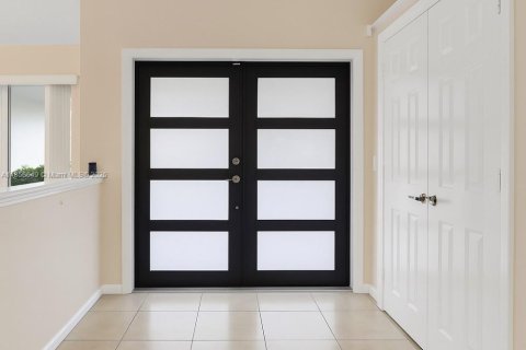 House in Pembroke Pines, Florida 3 bedrooms, 219.71 sq.m. № 1879031 - photo 5