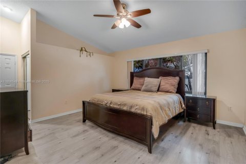 House in Pembroke Pines, Florida 3 bedrooms, 219.71 sq.m. № 1879031 - photo 17