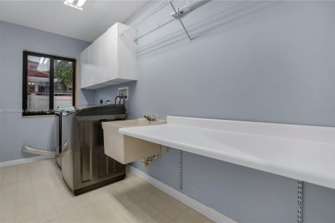 House in Pembroke Pines, Florida 3 bedrooms, 219.71 sq.m. № 1879031 - photo 28