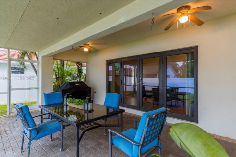 House in Pembroke Pines, Florida 3 bedrooms, 219.71 sq.m. № 1879031 - photo 27