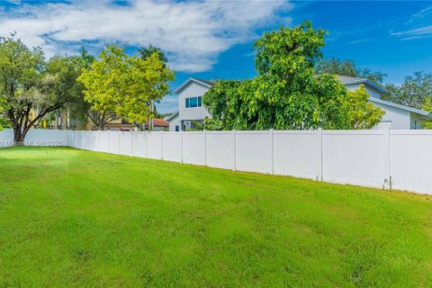 House in Pembroke Pines, Florida 3 bedrooms, 219.71 sq.m. № 1879031 - photo 29