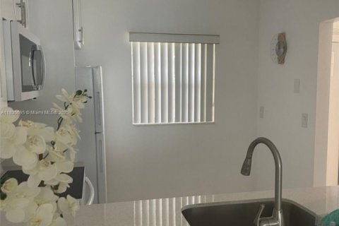 Copropriété à louer à Lauderdale Lakes, Floride: 1 chambre, 63.55 m2 № 1806243 - photo 2