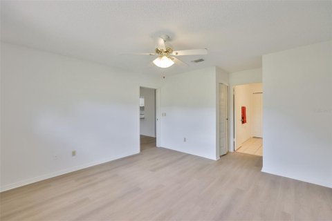 Casa en alquiler en Sun City Center, Florida, 2 dormitorios, 140.84 m2 № 1919164 - foto 26