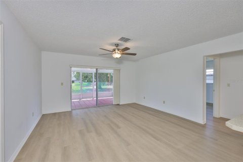 Casa en alquiler en Sun City Center, Florida, 2 dormitorios, 140.84 m2 № 1919164 - foto 10