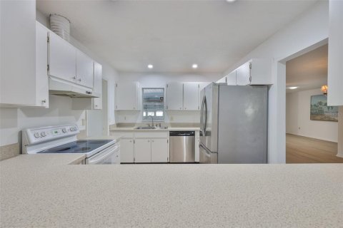 Casa en alquiler en Sun City Center, Florida, 2 dormitorios, 140.84 m2 № 1919164 - foto 16
