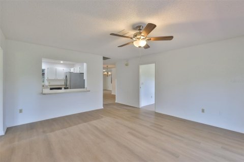Casa en alquiler en Sun City Center, Florida, 2 dormitorios, 140.84 m2 № 1919164 - foto 13