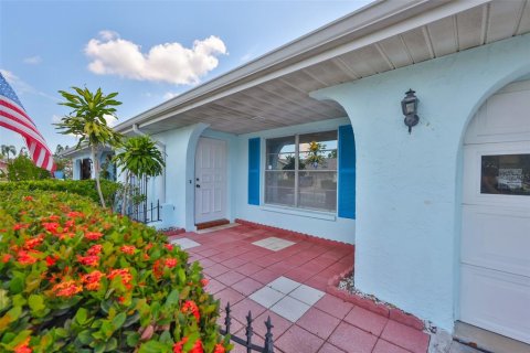Casa en alquiler en Sun City Center, Florida, 2 dormitorios, 140.84 m2 № 1919164 - foto 2