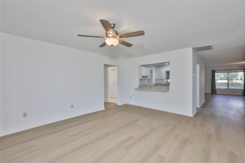 Casa en alquiler en Sun City Center, Florida, 2 dormitorios, 140.84 m2 № 1919164 - foto 14
