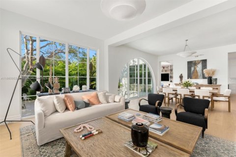 House in Key Biscayne, Florida 5 bedrooms, 327.48 sq.m. № 1889020 - photo 8