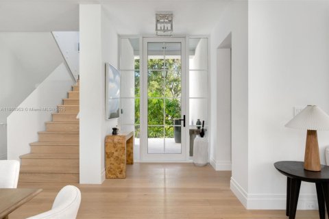 House in Key Biscayne, Florida 5 bedrooms, 327.48 sq.m. № 1889020 - photo 18