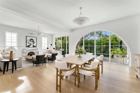 House in Key Biscayne, Florida 5 bedrooms, 327.48 sq.m. № 1889020 - photo 15