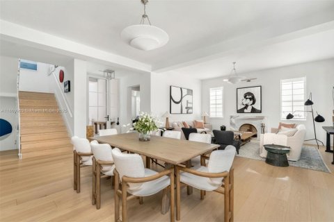 House in Key Biscayne, Florida 5 bedrooms, 327.48 sq.m. № 1889020 - photo 16
