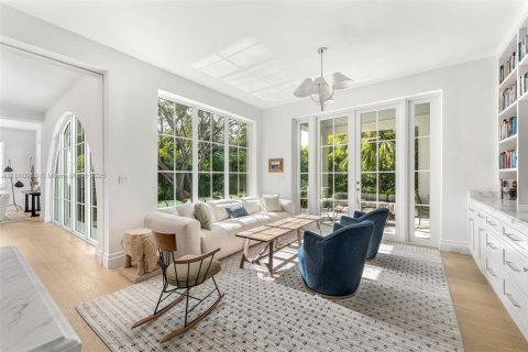 House in Key Biscayne, Florida 5 bedrooms, 327.48 sq.m. № 1889020 - photo 10