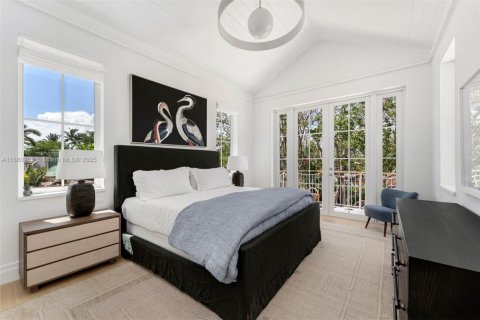House in Key Biscayne, Florida 5 bedrooms, 327.48 sq.m. № 1889020 - photo 22