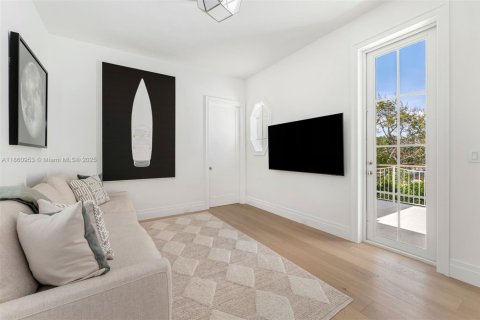 House in Key Biscayne, Florida 5 bedrooms, 327.48 sq.m. № 1889020 - photo 20