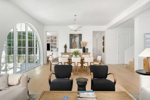 House in Key Biscayne, Florida 5 bedrooms, 327.48 sq.m. № 1889020 - photo 9