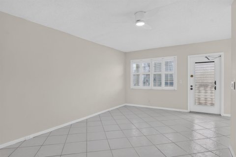 Copropriété à louer à Boca Raton, Floride: 2 chambres, 85.1 m2 № 2245900 - photo 8