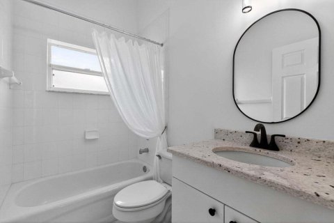 House in Stuart, Florida 3 bedrooms, 148.46 sq.m. № 2393192 - photo 20