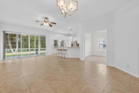 House in Stuart, Florida 3 bedrooms, 148.46 sq.m. № 2393192 - photo 4