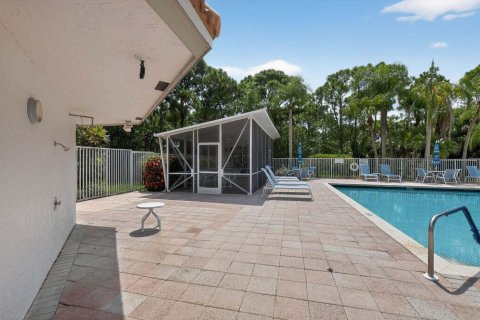 House in Stuart, Florida 3 bedrooms, 148.46 sq.m. № 2393192 - photo 25