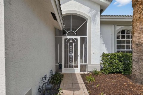 House in Stuart, Florida 3 bedrooms, 148.46 sq.m. № 2393192 - photo 3