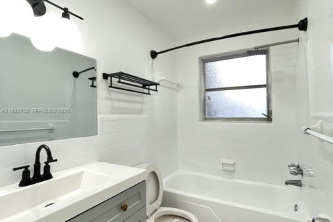 Apartamento en alquiler en Hollywood, Florida, 55.74 m2 № 1982121 - foto 5