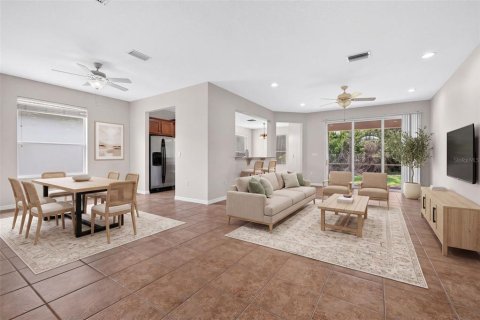 House in Bradenton, Florida 3 bedrooms, 190.64 sq.m. № 2349633 - photo 3