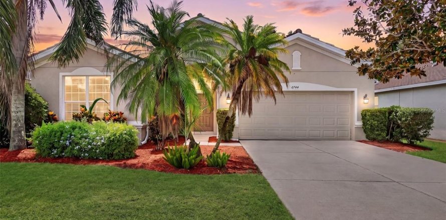 House in Bradenton, Florida 3 bedrooms, 190.64 sq.m. № 2349633
