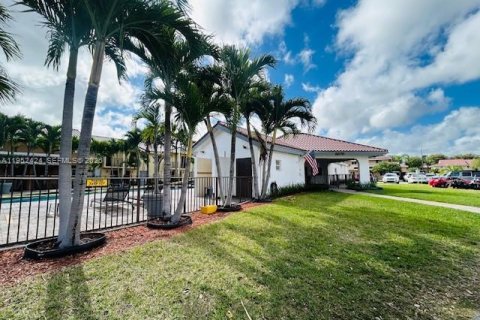 Купить таунхаус в Майами, Флорида 2 спальни, 84.91м2, № 2007822 - фото 25