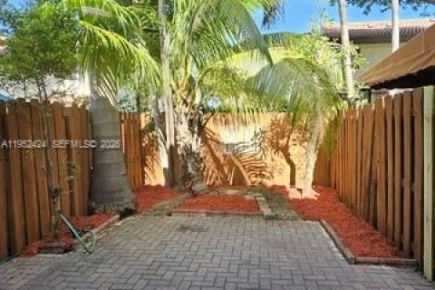 Купить таунхаус в Майами, Флорида 2 спальни, 84.91м2, № 2007822 - фото 22