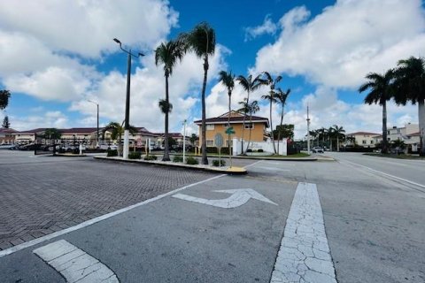 Купить таунхаус в Майами, Флорида 2 спальни, 84.91м2, № 2007822 - фото 24