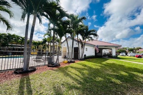 Купить таунхаус в Майами, Флорида 2 спальни, 84.91м2, № 2007822 - фото 26