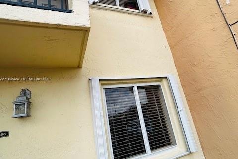 Купить таунхаус в Майами, Флорида 2 спальни, 84.91м2, № 2007822 - фото 30