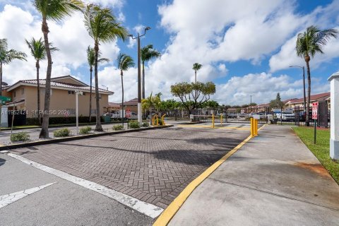 Купить таунхаус в Майами, Флорида 2 спальни, 84.91м2, № 2007822 - фото 23