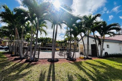 Купить таунхаус в Майами, Флорида 2 спальни, 84.91м2, № 2007822 - фото 27