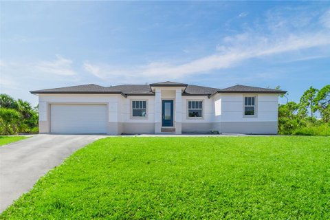 House in Port Charlotte, Florida 4 bedrooms, 167.22 sq.m. № 2298603