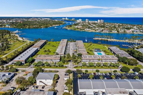 Condominio en alquiler en Jupiter, Florida, 2 dormitorios, 98.76 m2 № 1061224 - foto 1