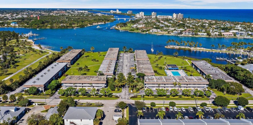 Condominio en Jupiter, Florida, 2 dormitorios  № 1061224