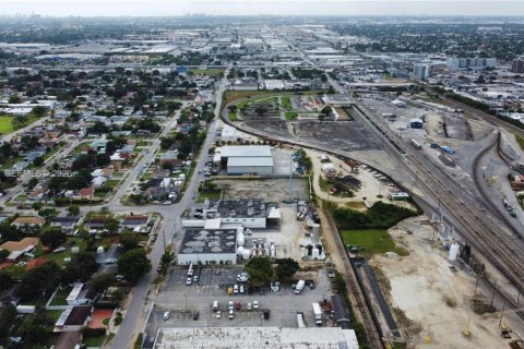 Commercial property in Miami, Florida № 2158369 - photo 7