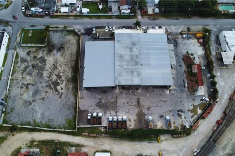 Commercial property in Miami, Florida № 2158369 - photo 3