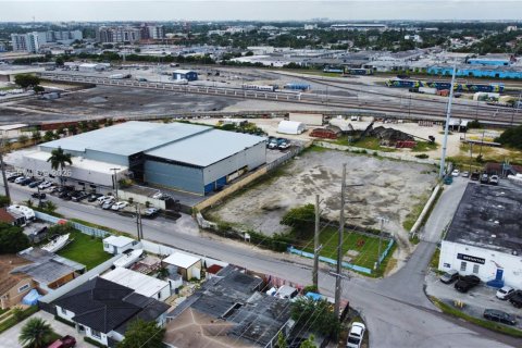 Commercial property in Miami, Florida № 2158369 - photo 2
