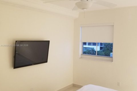 Condo in Miami, Florida, 1 bedroom  № 2067564 - photo 4